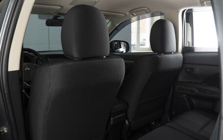 Mitsubishi Outlander III рестайлинг 3, 2015 год, 1 720 000 рублей, 10 фотография