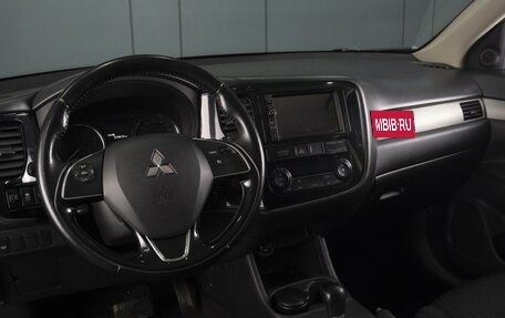 Mitsubishi Outlander III рестайлинг 3, 2015 год, 1 720 000 рублей, 5 фотография