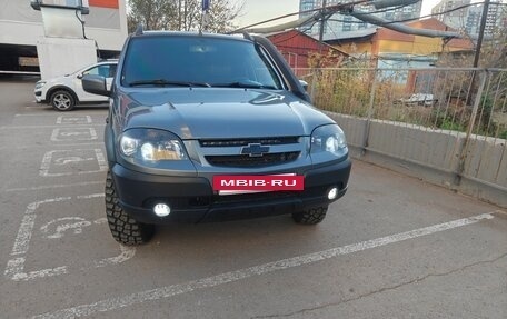 Chevrolet Niva I рестайлинг, 2018 год, 810 000 рублей, 2 фотография