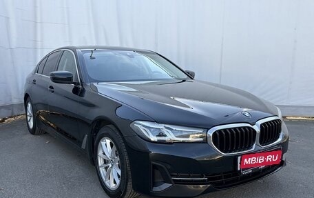 BMW 5 серия, 2021 год, 3 800 000 рублей, 3 фотография
