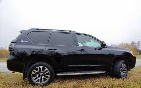 Toyota Land Cruiser Prado 150 рестайлинг, 2022 год, 7 000 000 рублей, 2 фотография