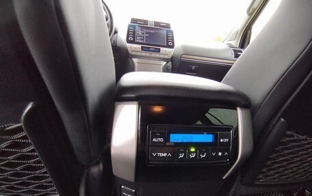Toyota Land Cruiser Prado 150 рестайлинг, 2022 год, 7 000 000 рублей, 7 фотография
