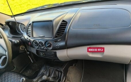 Mitsubishi L200 IV рестайлинг, 2011 год, 860 000 рублей, 3 фотография