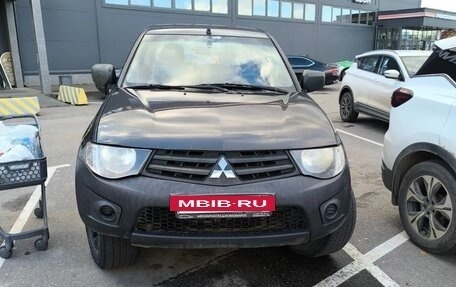 Mitsubishi L200 IV рестайлинг, 2011 год, 860 000 рублей, 2 фотография