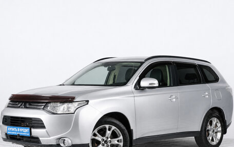 Mitsubishi Outlander III рестайлинг 3, 2013 год, 1 299 000 рублей, 4 фотография