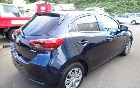 Mazda 2 III, 2022 год, 999 999 рублей, 2 фотография
