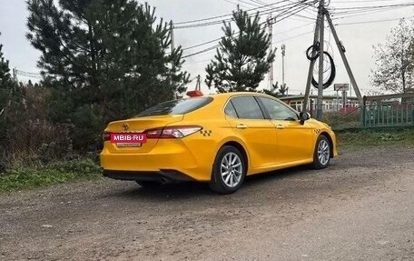Toyota Camry, 2022 год, 1 800 000 рублей, 5 фотография