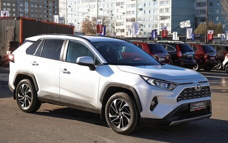 Toyota RAV4, 2020 год, 2 499 000 рублей, 4 фотография