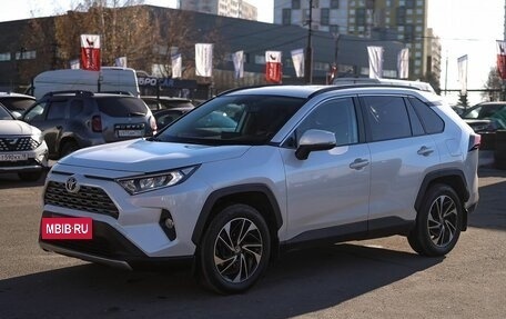 Toyota RAV4, 2020 год, 2 499 000 рублей, 2 фотография