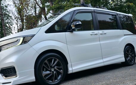 Honda Stepwgn IV рестайлинг, 2019 год, 3 200 000 рублей, 2 фотография