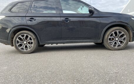 Mitsubishi Outlander III рестайлинг 3, 2014 год, 1 270 000 рублей, 3 фотография