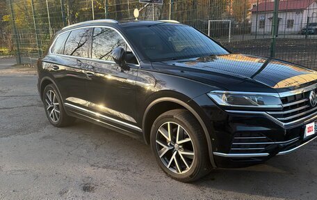 Volkswagen Touareg III, 2019 год, 4 230 000 рублей, 2 фотография