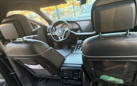 Volkswagen Touareg III, 2019 год, 4 230 000 рублей, 6 фотография