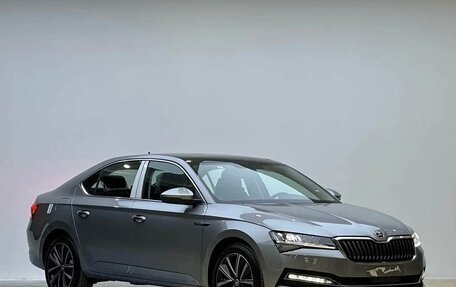 Skoda Superb III рестайлинг, 2023 год, 2 300 000 рублей, 3 фотография