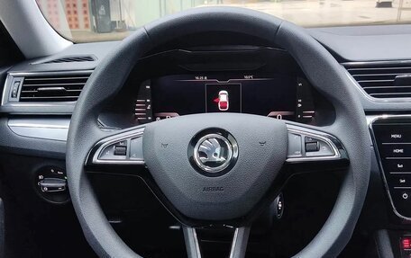 Skoda Superb III рестайлинг, 2023 год, 2 300 000 рублей, 8 фотография