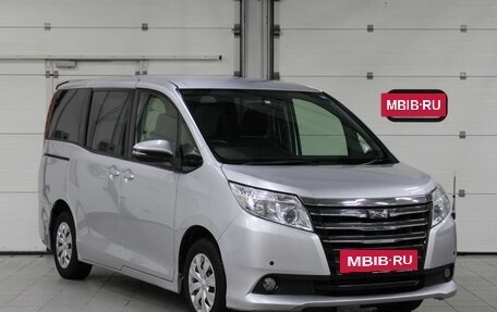 Toyota Noah III, 2014 год, 1 617 000 рублей, 3 фотография