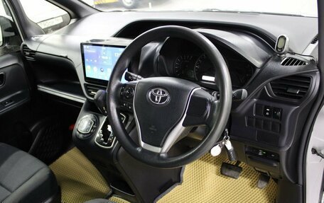 Toyota Noah III, 2014 год, 1 617 000 рублей, 10 фотография