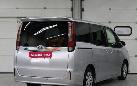 Toyota Noah III, 2014 год, 1 617 000 рублей, 5 фотография