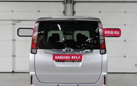 Toyota Noah III, 2014 год, 1 617 000 рублей, 6 фотография