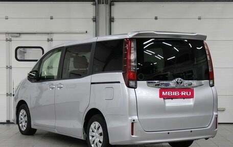 Toyota Noah III, 2014 год, 1 617 000 рублей, 7 фотография