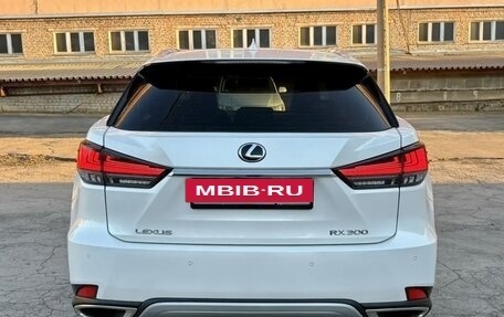 Lexus RX IV рестайлинг, 2020 год, 4 670 000 рублей, 8 фотография