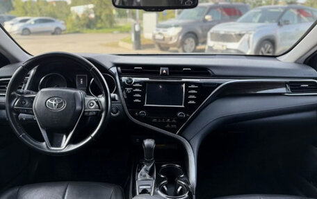 Toyota Camry, 2018 год, 2 050 000 рублей, 10 фотография