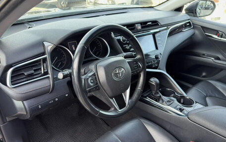 Toyota Camry, 2018 год, 2 050 000 рублей, 9 фотография