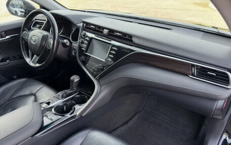 Toyota Camry, 2018 год, 2 050 000 рублей, 15 фотография