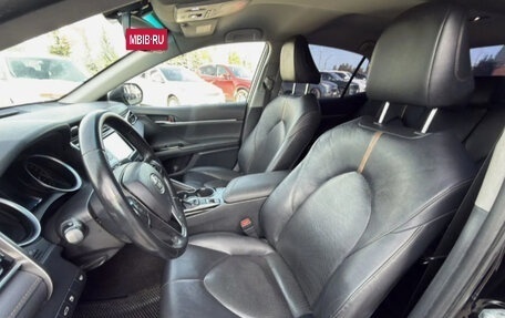 Toyota Camry, 2018 год, 2 050 000 рублей, 14 фотография