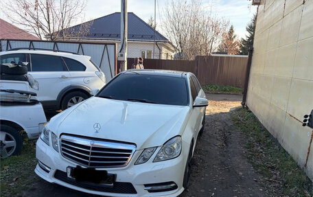 Mercedes-Benz E-Класс, 2012 год, 1 200 000 рублей, 3 фотография