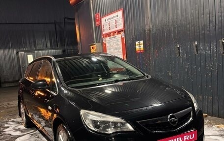 Opel Astra J, 2012 год, 700 000 рублей, 2 фотография