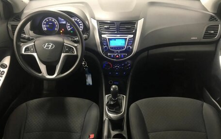 Hyundai Solaris II рестайлинг, 2012 год, 600 000 рублей, 17 фотография