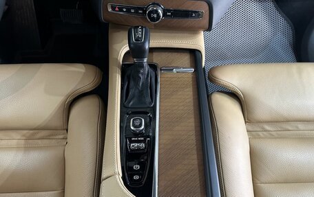 Volvo XC90 II рестайлинг, 2018 год, 3 620 000 рублей, 17 фотография