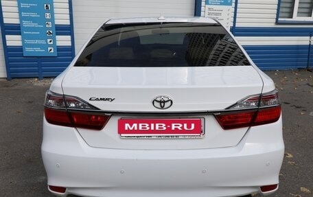 Toyota Camry, 2017 год, 1 999 000 рублей, 6 фотография