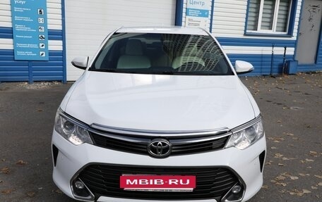 Toyota Camry, 2017 год, 1 999 000 рублей, 2 фотография