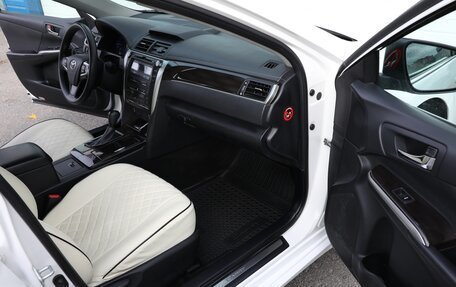 Toyota Camry, 2017 год, 1 999 000 рублей, 13 фотография