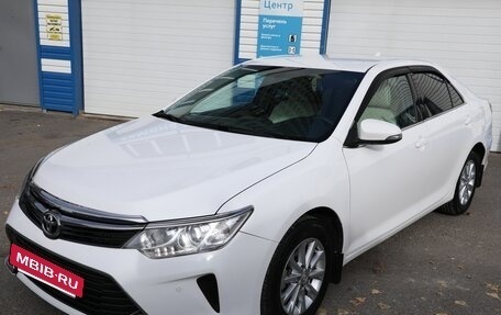 Toyota Camry, 2017 год, 1 999 000 рублей, 3 фотография