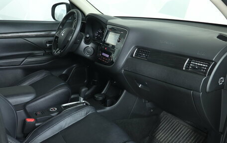 Mitsubishi Outlander III рестайлинг 3, 2016 год, 1 849 000 рублей, 25 фотография