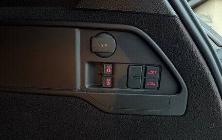 Volkswagen Touareg III, 2011 год, 2 400 000 рублей, 14 фотография