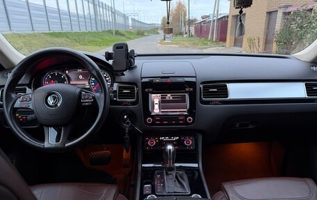 Volkswagen Touareg III, 2011 год, 2 400 000 рублей, 17 фотография
