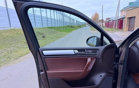 Volkswagen Touareg III, 2011 год, 2 400 000 рублей, 21 фотография