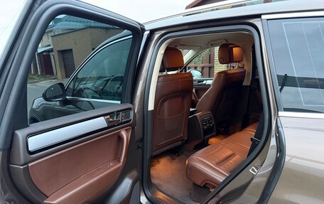 Volkswagen Touareg III, 2011 год, 2 400 000 рублей, 24 фотография