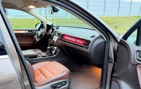 Volkswagen Touareg III, 2011 год, 2 400 000 рублей, 22 фотография