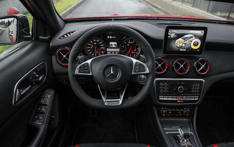 Mercedes-Benz GLA AMG, 2018 год, 2 890 000 рублей, 15 фотография