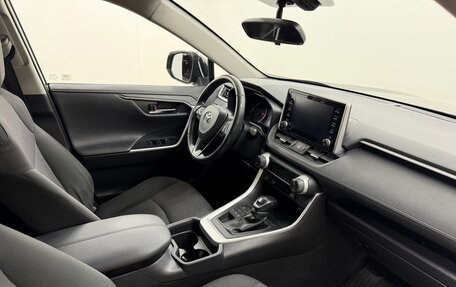 Toyota RAV4, 2020 год, 3 100 000 рублей, 11 фотография