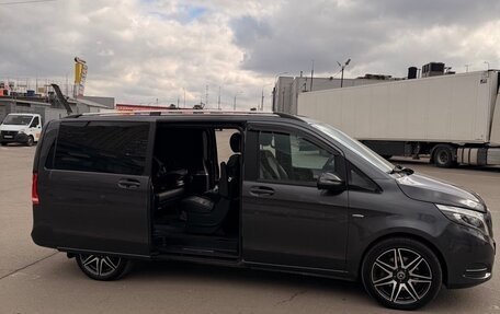 Mercedes-Benz V-Класс, 2017 год, 4 200 000 рублей, 6 фотография