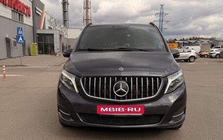 Mercedes-Benz V-Класс, 2017 год, 4 200 000 рублей, 2 фотография
