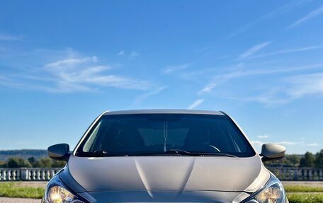 Hyundai Solaris II рестайлинг, 2012 год, 730 000 рублей, 2 фотография