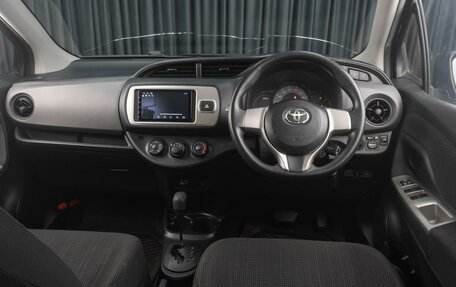 Toyota Vitz, 2016 год, 999 000 рублей, 6 фотография