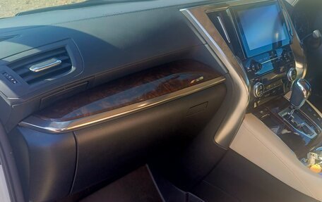 Toyota Alphard III, 2019 год, 4 450 000 рублей, 26 фотография
